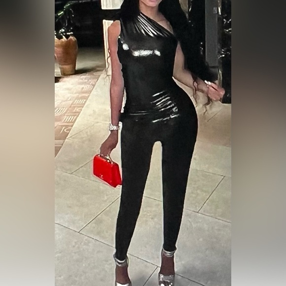 Black Off-Shoulder Bodycon Jumpsuit - Size M (NWOT) - Picture 1 of 10